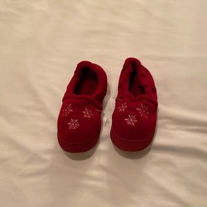 Like New Hanna Andersson Red Fleece Slippers w/ snowflake Women’s sz 6